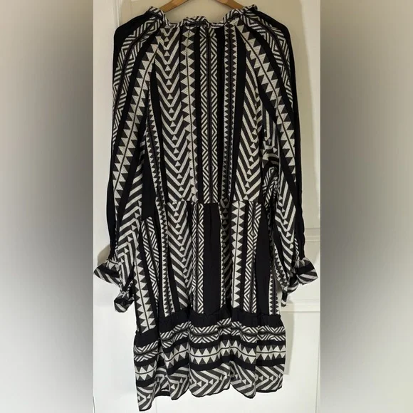 Maeve Monochrome Geometric Long Sleeve Dress - Picture 4 of 16